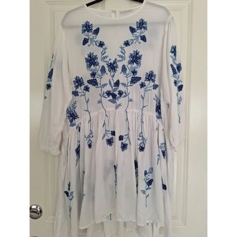 Hermoza white and blue emroidered midi‎ dress size L